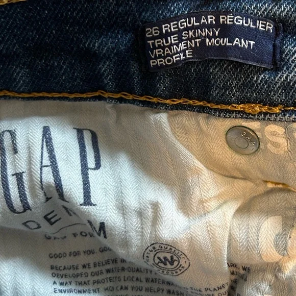 GAP Ripped Jeans - Picture 2 of 2